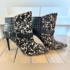 Kenneth Cole Heeled cow hide Booties Size: 8.5
